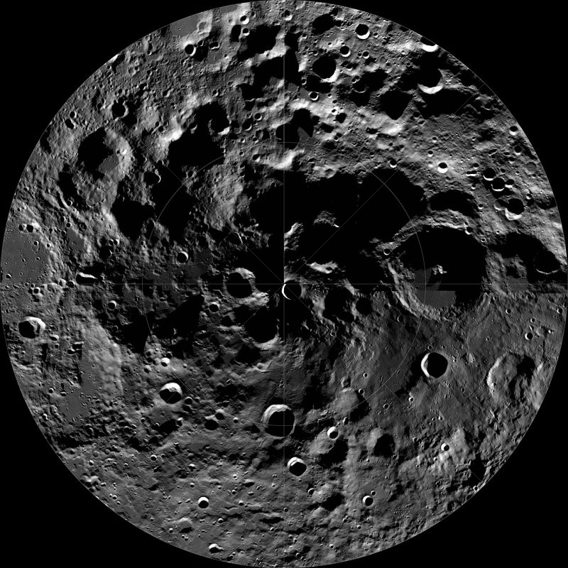 Mosaico del polo sud lunare ripreso dalla sonda LRO della NASA, area di destinazione di Chang’e 7